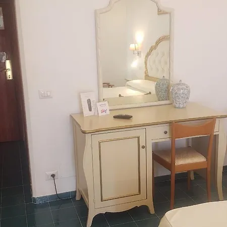 La Perla Hotel