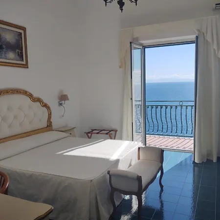 La Perla 3*