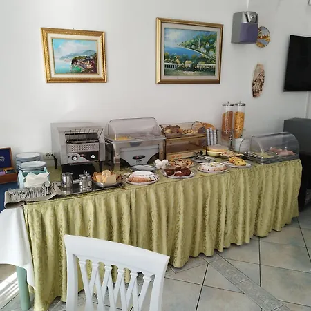 La Perla Hotel