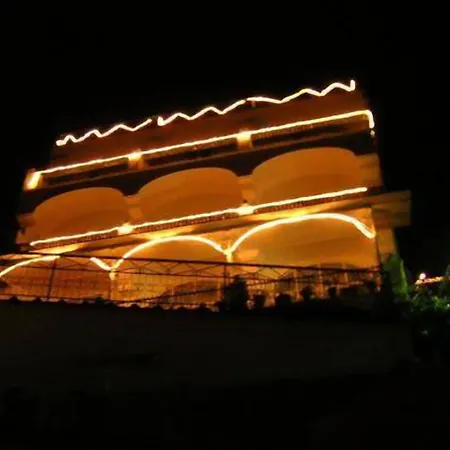 La Perla Hotel