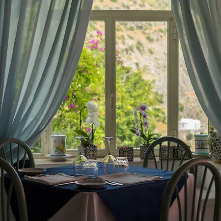 La Perla 3* Праяно