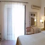 La Perla ホテル 3*