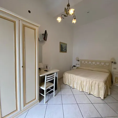 La Perla Hotel