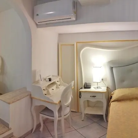 La Perla Hotel