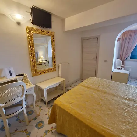 La Perla Hotel 3*
