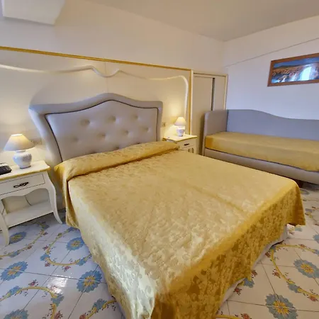 Hotel La Perla 3*