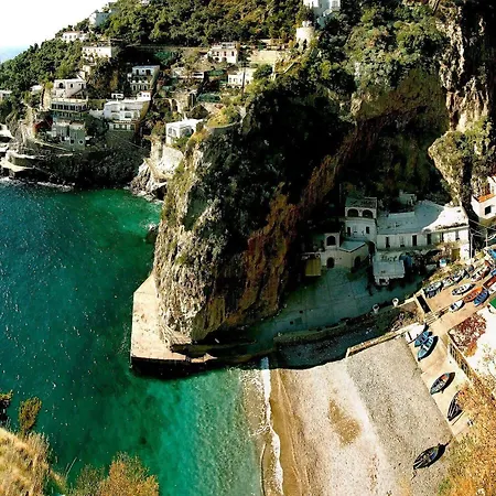 La Perla Hotel