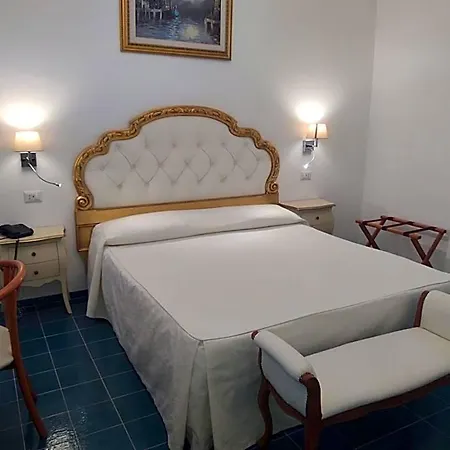 La Perla Hotel