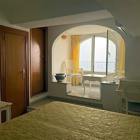 Hotel La Perla 3*